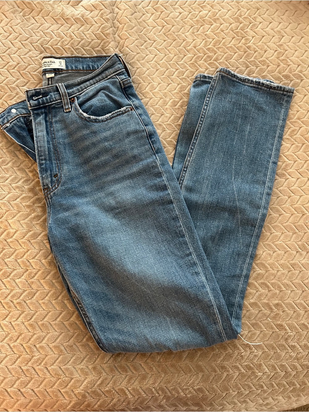 Abercrombie & Fitch High-Rise Straight Leg Denim Jeans. Size 4 LONG